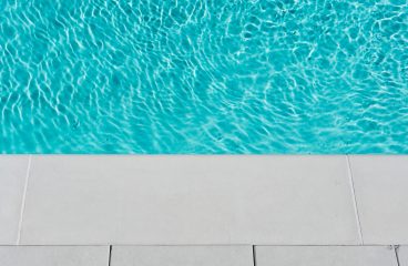 Piscine sur un terrain en pente : Comment faire ?